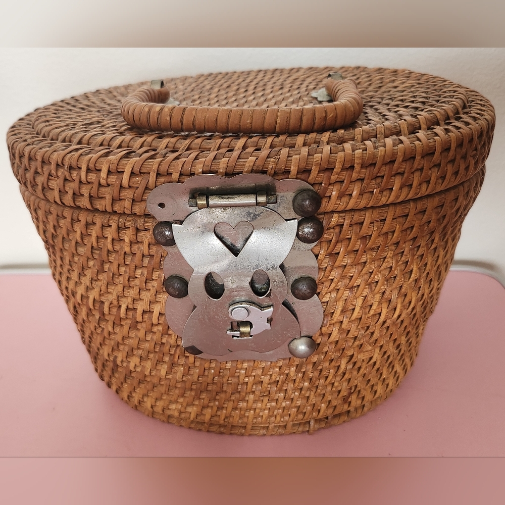 Antique Picnic Tea Basket (Basket ONLY)